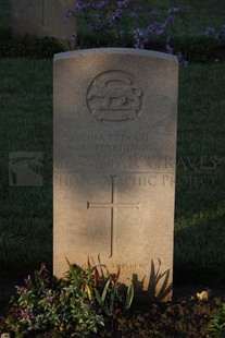 RUE-DES-BERCEAUX MILITARY CEMETERY, RICHEBOURG-L'AVOUE - HARDING, C