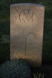 RUE-DES-BERCEAUX MILITARY CEMETERY, RICHEBOURG-L'AVOUE - HARGRAVES, GEORGE WILLIAM
