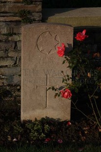 RUE-DES-BERCEAUX MILITARY CEMETERY, RICHEBOURG-L'AVOUE - HEARY, T