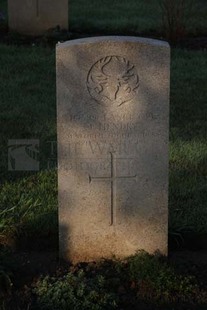 RUE-DES-BERCEAUX MILITARY CEMETERY, RICHEBOURG-L'AVOUE - HENDRY, J