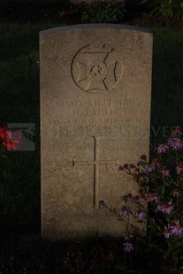 RUE-DES-BERCEAUX MILITARY CEMETERY, RICHEBOURG-L'AVOUE - HILLS, H J