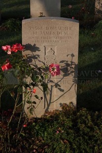 RUE-DES-BERCEAUX MILITARY CEMETERY, RICHEBOURG-L'AVOUE - JAMES, H