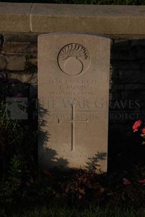 RUE-DES-BERCEAUX MILITARY CEMETERY, RICHEBOURG-L'AVOUE - JARVIS, FRANK
