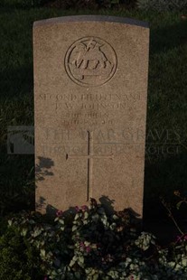 RUE-DES-BERCEAUX MILITARY CEMETERY, RICHEBOURG-L'AVOUE - JOHNSON, PHILIP WALTER