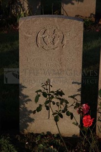 RUE-DES-BERCEAUX MILITARY CEMETERY, RICHEBOURG-L'AVOUE - JORDAN, G F