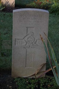 RUE-DES-BERCEAUX MILITARY CEMETERY, RICHEBOURG-L'AVOUE - KING, W H