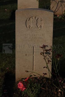 RUE-DES-BERCEAUX MILITARY CEMETERY, RICHEBOURG-L'AVOUE - LAMOND, W