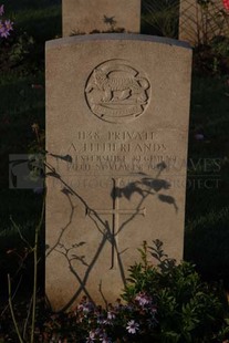 RUE-DES-BERCEAUX MILITARY CEMETERY, RICHEBOURG-L'AVOUE - LITHERLANDS, A