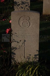 RUE-DES-BERCEAUX MILITARY CEMETERY, RICHEBOURG-L'AVOUE - LOWE, GEORGE WILLIAM