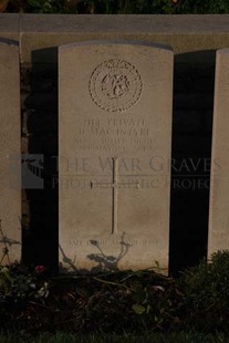 RUE-DES-BERCEAUX MILITARY CEMETERY, RICHEBOURG-L'AVOUE - MacINTYRE, D
