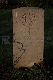 RUE-DES-BERCEAUX MILITARY CEMETERY, RICHEBOURG-L'AVOUE - MACKAY, W