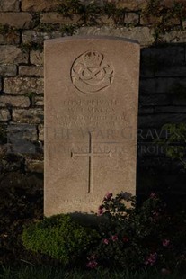 RUE-DES-BERCEAUX MILITARY CEMETERY, RICHEBOURG-L'AVOUE - MAGGS, W J