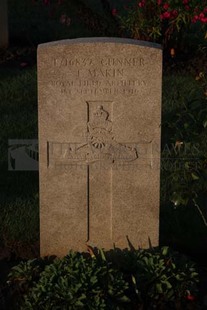 RUE-DES-BERCEAUX MILITARY CEMETERY, RICHEBOURG-L'AVOUE - MAKIN, T