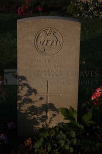 RUE-DES-BERCEAUX MILITARY CEMETERY, RICHEBOURG-L'AVOUE - MANNERINGS, B