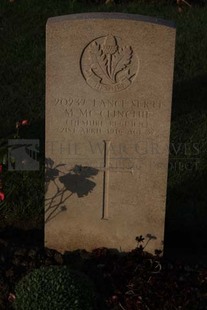 RUE-DES-BERCEAUX MILITARY CEMETERY, RICHEBOURG-L'AVOUE - McCLINCHIE, M
