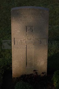 RUE-DES-BERCEAUX MILITARY CEMETERY, RICHEBOURG-L'AVOUE - McLAREN, E