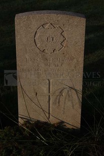 RUE-DES-BERCEAUX MILITARY CEMETERY, RICHEBOURG-L'AVOUE - MEARS, E
