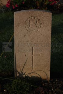 RUE-DES-BERCEAUX MILITARY CEMETERY, RICHEBOURG-L'AVOUE - MUIR, J