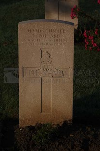 RUE-DES-BERCEAUX MILITARY CEMETERY, RICHEBOURG-L'AVOUE - POLLARD, C