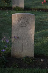 RUE-DES-BERCEAUX MILITARY CEMETERY, RICHEBOURG-L'AVOUE - PULHAM, FRANK ERNEST