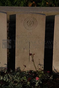 RUE-DES-BERCEAUX MILITARY CEMETERY, RICHEBOURG-L'AVOUE - RAPHAEL, D