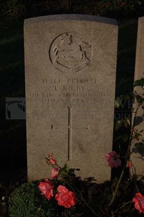 RUE-DES-BERCEAUX MILITARY CEMETERY, RICHEBOURG-L'AVOUE - RIGBY, E
