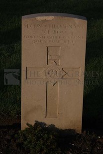 RUE-DES-BERCEAUX MILITARY CEMETERY, RICHEBOURG-L'AVOUE - ROSS, D E