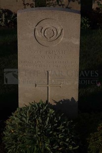 RUE-DES-BERCEAUX MILITARY CEMETERY, RICHEBOURG-L'AVOUE - SEAVERS, G