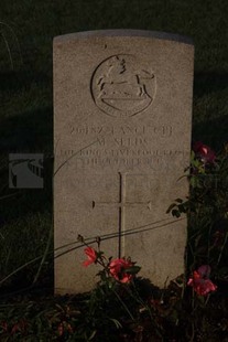 RUE-DES-BERCEAUX MILITARY CEMETERY, RICHEBOURG-L'AVOUE - SEEDS, M