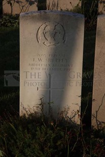 RUE-DES-BERCEAUX MILITARY CEMETERY, RICHEBOURG-L'AVOUE - SHEPPEY, F W