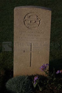 RUE-DES-BERCEAUX MILITARY CEMETERY, RICHEBOURG-L'AVOUE - SIMPSON, F