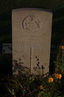 RUE-DES-BERCEAUX MILITARY CEMETERY, RICHEBOURG-L'AVOUE - SMITH, E