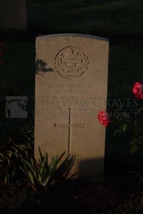 RUE-DES-BERCEAUX MILITARY CEMETERY, RICHEBOURG-L'AVOUE - SMITH, P