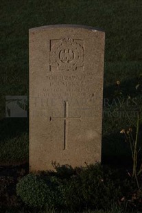 RUE-DES-BERCEAUX MILITARY CEMETERY, RICHEBOURG-L'AVOUE - SPINKS, E J