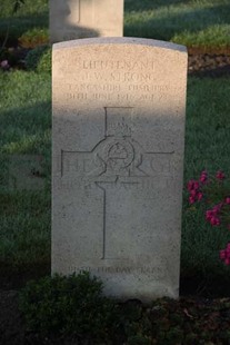 RUE-DES-BERCEAUX MILITARY CEMETERY, RICHEBOURG-L'AVOUE - STRONG, JAMES WILLIAM