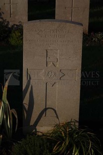 RUE-DES-BERCEAUX MILITARY CEMETERY, RICHEBOURG-L'AVOUE - STURT, B E