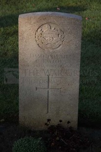 RUE-DES-BERCEAUX MILITARY CEMETERY, RICHEBOURG-L'AVOUE - TAYLOR, C