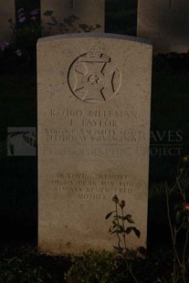 RUE-DES-BERCEAUX MILITARY CEMETERY, RICHEBOURG-L'AVOUE - TAYLOR, TOM