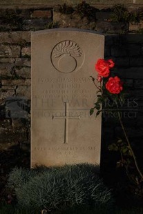 RUE-DES-BERCEAUX MILITARY CEMETERY, RICHEBOURG-L'AVOUE - THORPE, EDWARD