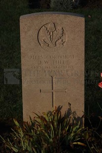 RUE-DES-BERCEAUX MILITARY CEMETERY, RICHEBOURG-L'AVOUE - TULL, J W