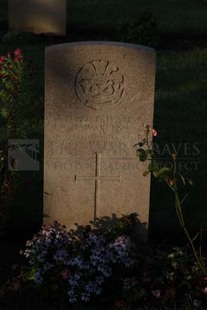RUE-DES-BERCEAUX MILITARY CEMETERY, RICHEBOURG-L'AVOUE - WARREN, JOSEPH