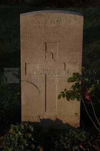 RUE-DES-BERCEAUX MILITARY CEMETERY, RICHEBOURG-L'AVOUE - WIGGINTON, A