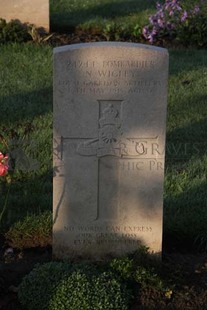 RUE-DES-BERCEAUX MILITARY CEMETERY, RICHEBOURG-L'AVOUE - WIGLEY, N