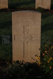 RUE-DES-BERCEAUX MILITARY CEMETERY, RICHEBOURG-L'AVOUE - WILSON, T H