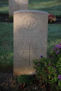 RUE-DES-BERCEAUX MILITARY CEMETERY, RICHEBOURG-L'AVOUE - WILSON, WILLIAM