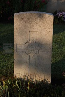 RUE-DES-BERCEAUX MILITARY CEMETERY, RICHEBOURG-L'AVOUE - WOODBURY, J H