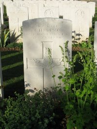 Grand-Seraucourt British Cemetery - Thompson, J