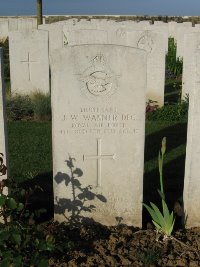 Grand-Seraucourt British Cemetery - Warner, John Weston