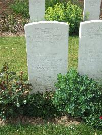 Foncquevillers Military Cemetery - Allen, L