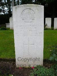 Hermies British Cemetery - Davenport, James Herbert